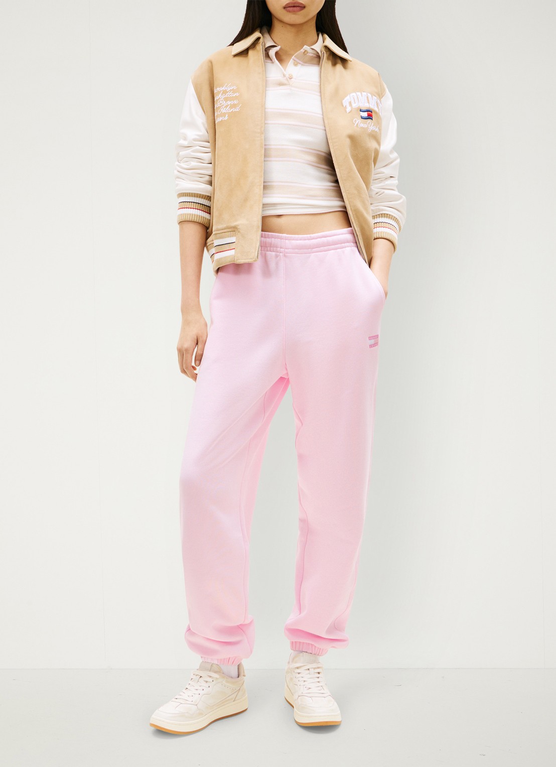 Tommy Hilfiger Mid waist tapered fit joggingbroek met logoborduring - voorkant 5 lichtroze
