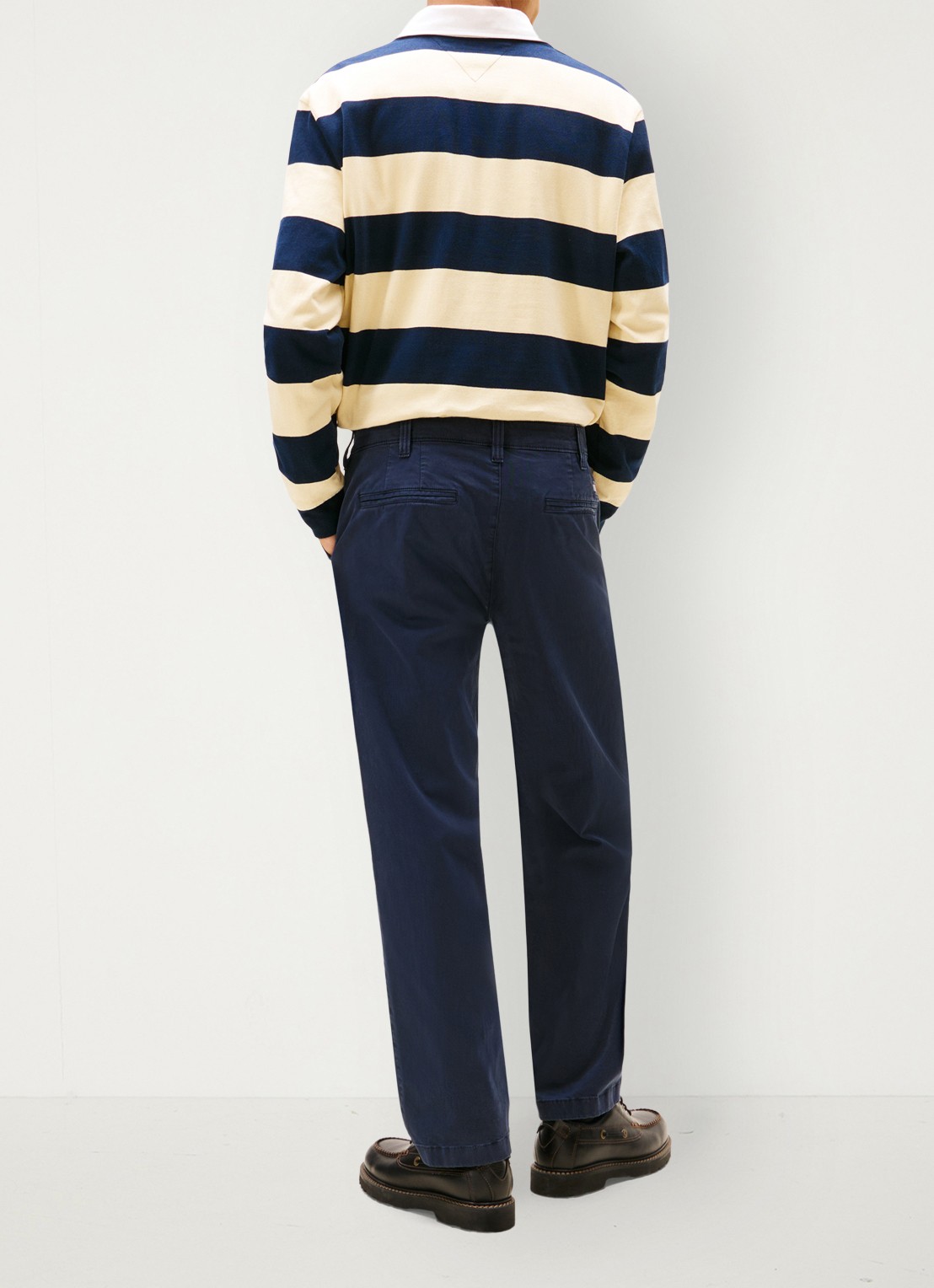 Tommy Hilfiger Otis straight fit chino met steekzakken - achterkant 5 donkerblauw