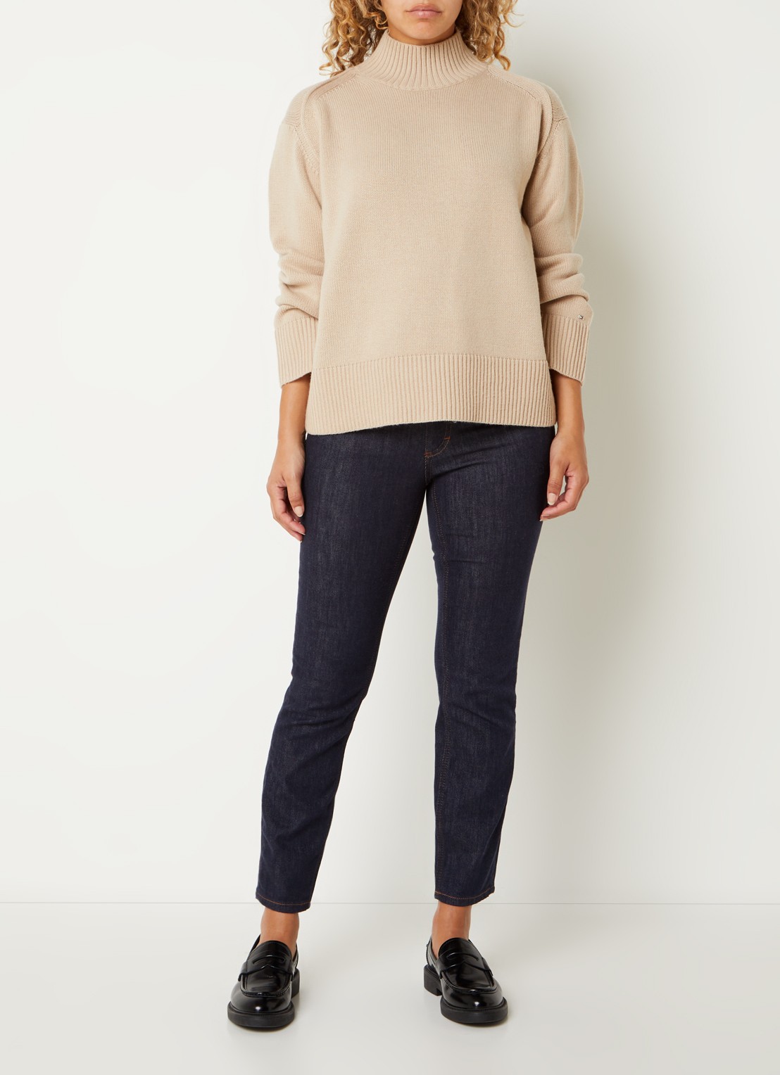Tommy Hilfiger Oversized fijngebreide coltrui in wolblend - voorkant 3 donkerbeige