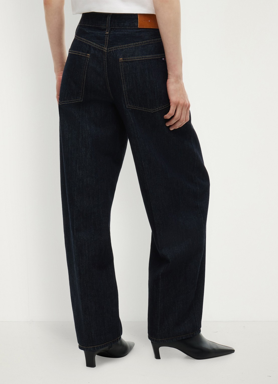 Tommy Hilfiger Quinn mid waist wide leg jeans met donkere wassing  - achterkant indigo