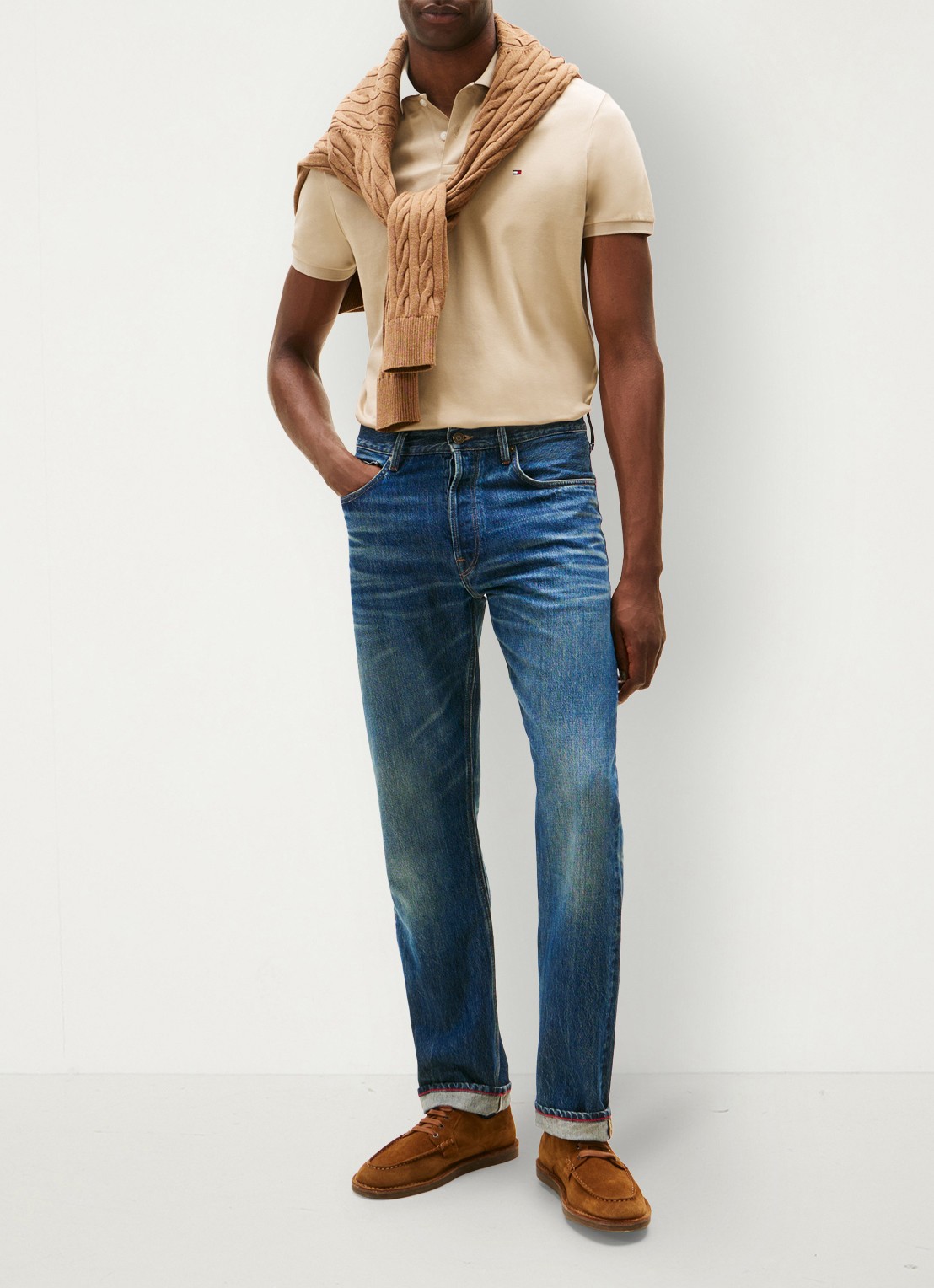Tommy Hilfiger Regular fit polo met logo - voorkant 2 sandalwood-rbt / bruin