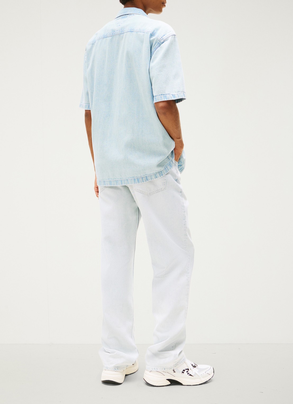 Tommy Hilfiger Relaxed fit overhemd van denim met borstzak - achterkant lichtblauw