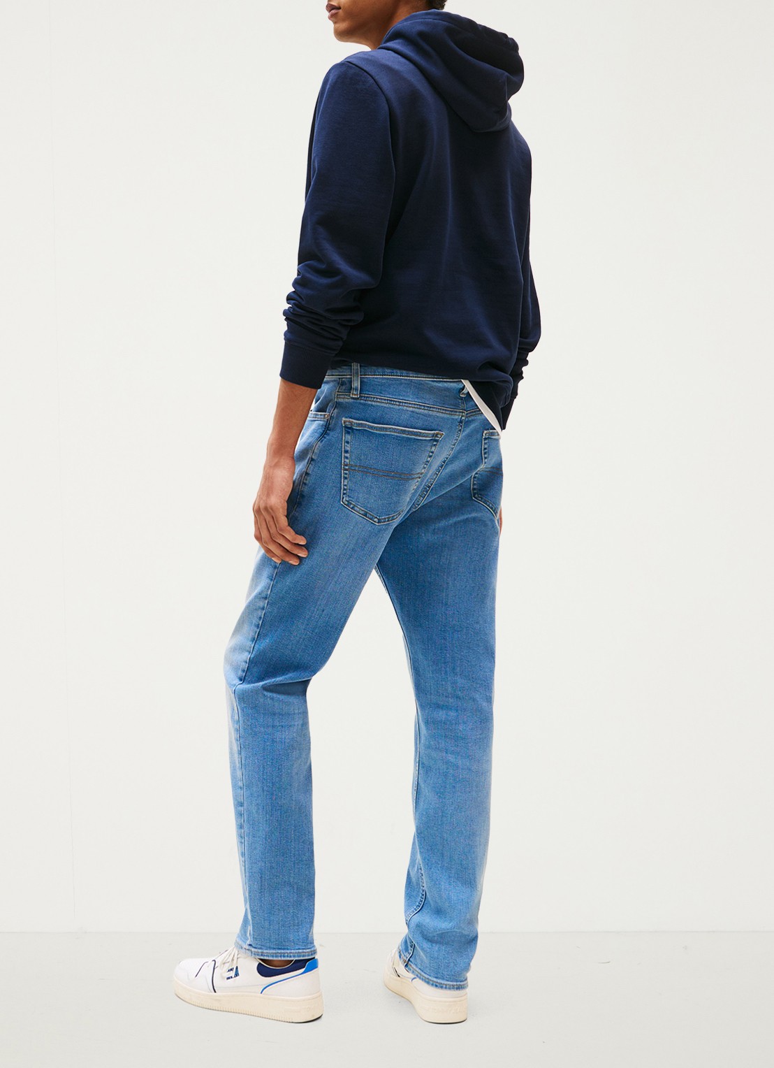 Tommy Hilfiger Ryan slim fit jeans met lichte wassing - achterkant 5 indigo