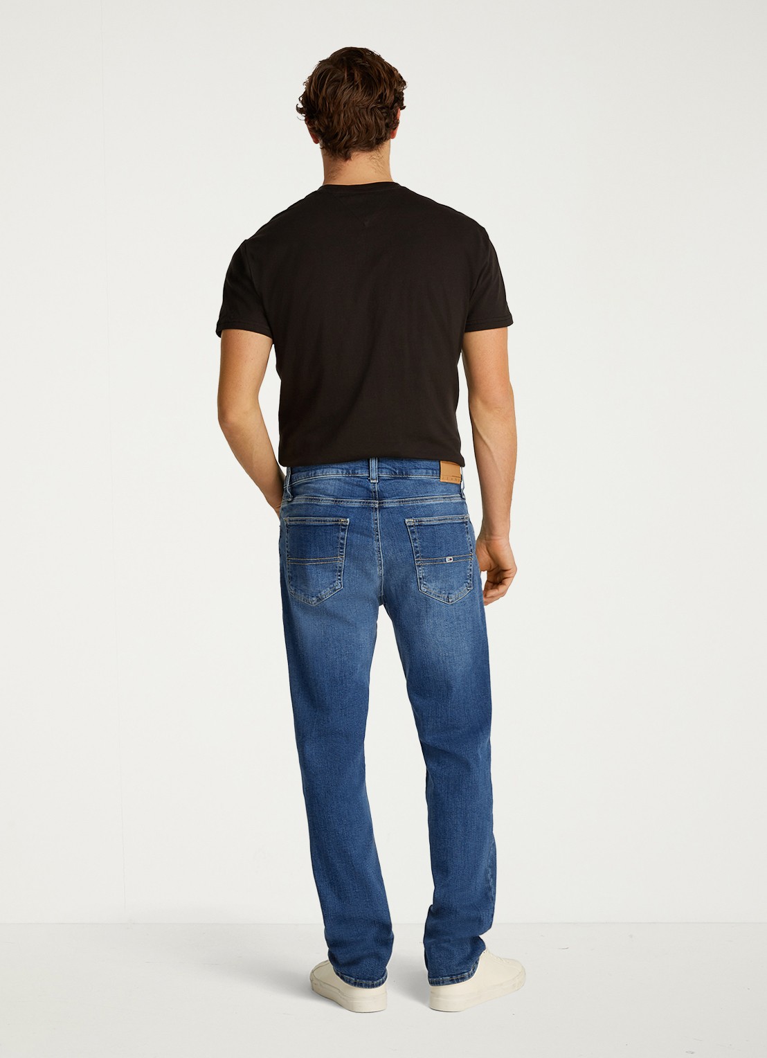 Tommy Hilfiger Ryan slim fit jeans met medium wassing - achterkant indigo
