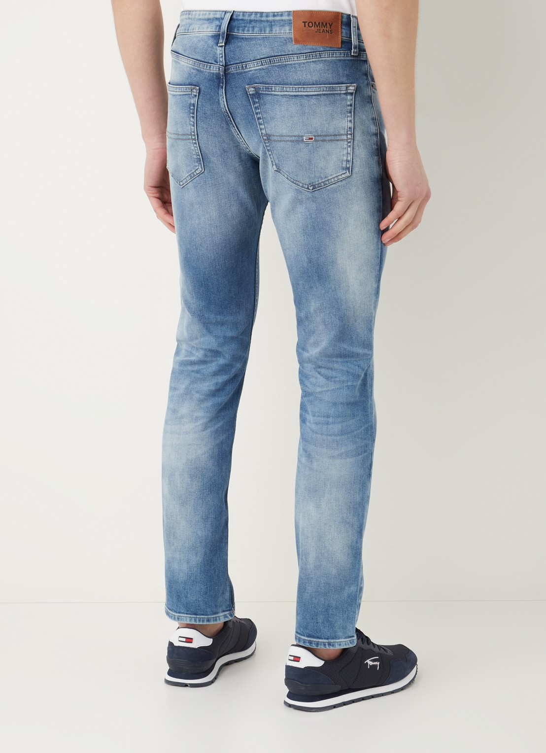 Tommy Hilfiger Scanton slim fit jeans met medium wassing - achterkant 3 indigo
