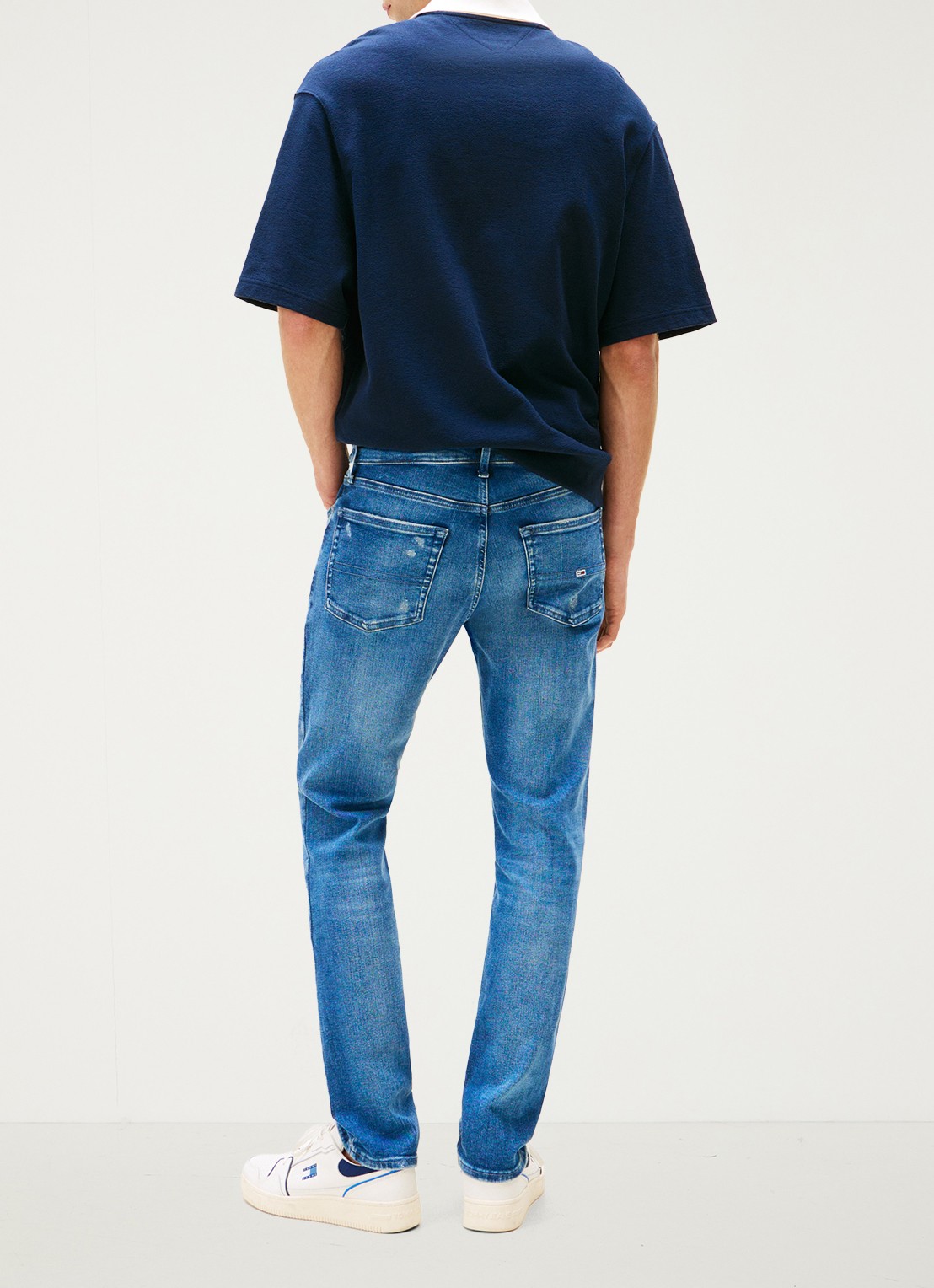 Tommy Hilfiger Scanton slim fit jeans met medium wassing - achterkant 5 indigo