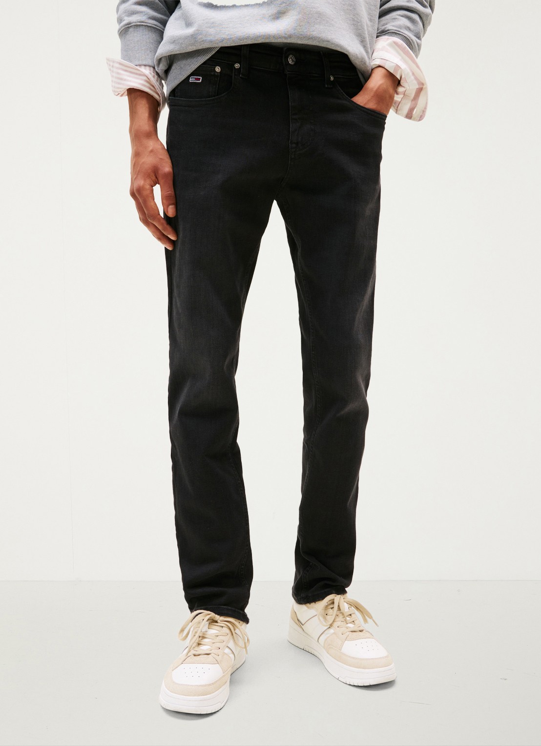 Tommy Hilfiger Scanton slim fit jeans met steekzakken - voorkant 3 zwart