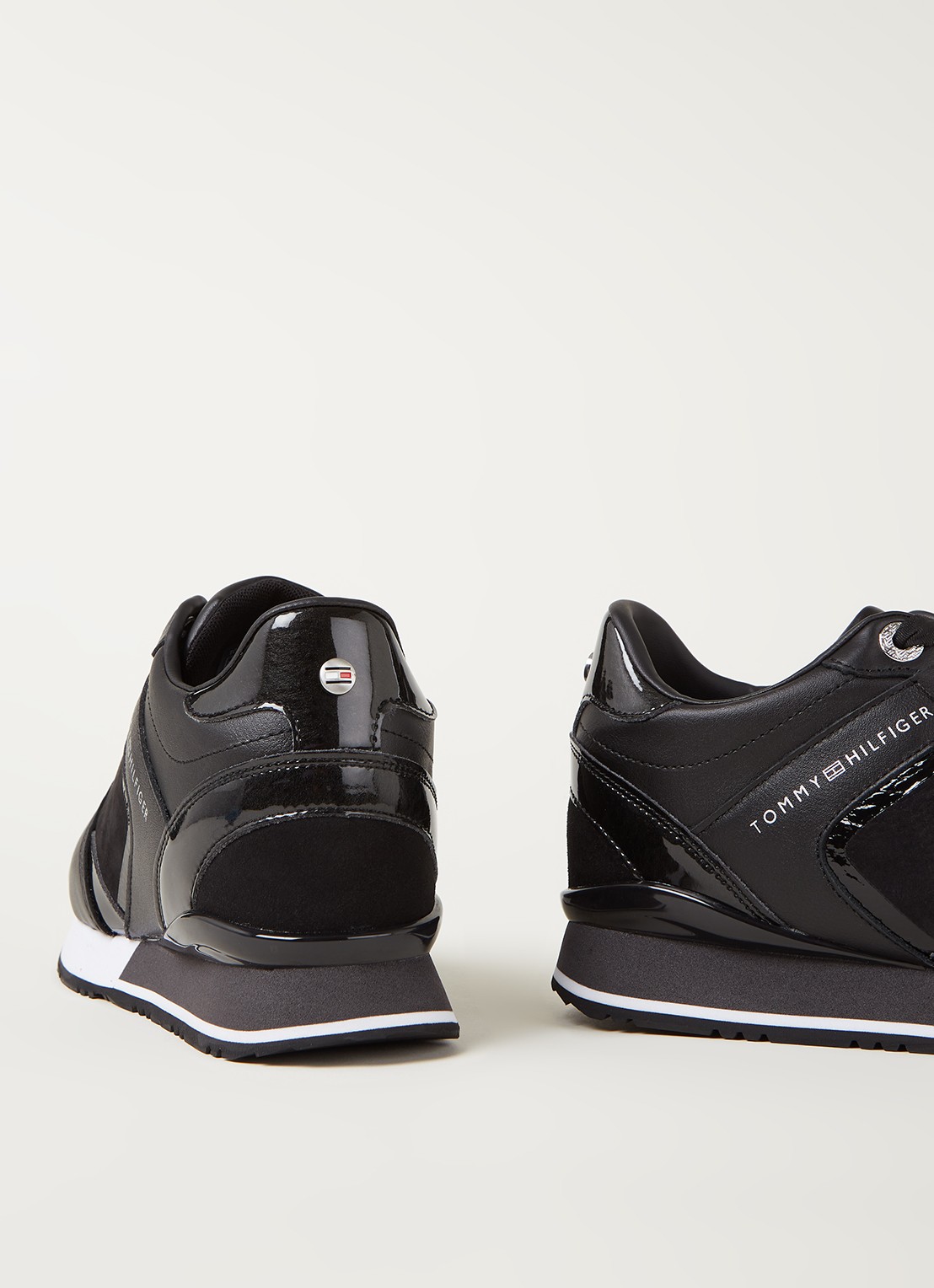 Tommy Hilfiger Sneaker met sleehak van leer - detail zwart