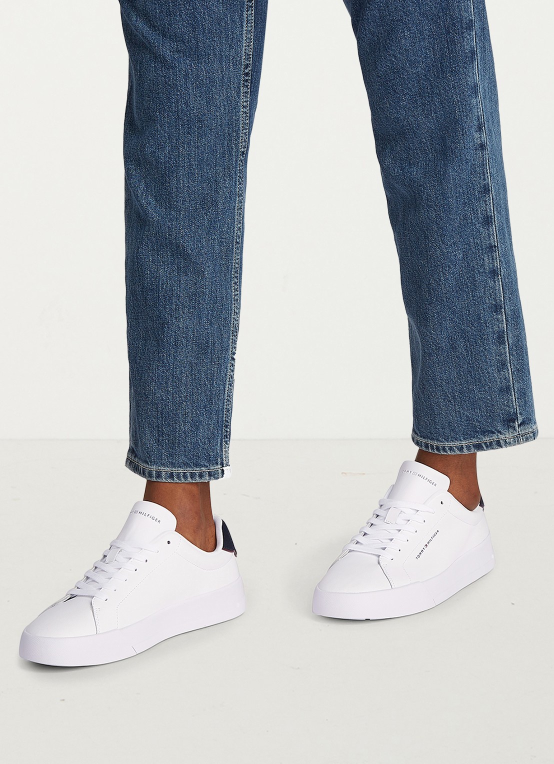 Tommy Hilfiger Sneakers van leer - voorkant 2 wit