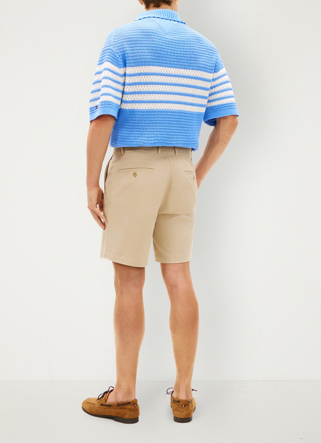 Tommy Hilfiger Straight fit korte chino in katoenblend - achterkant beige