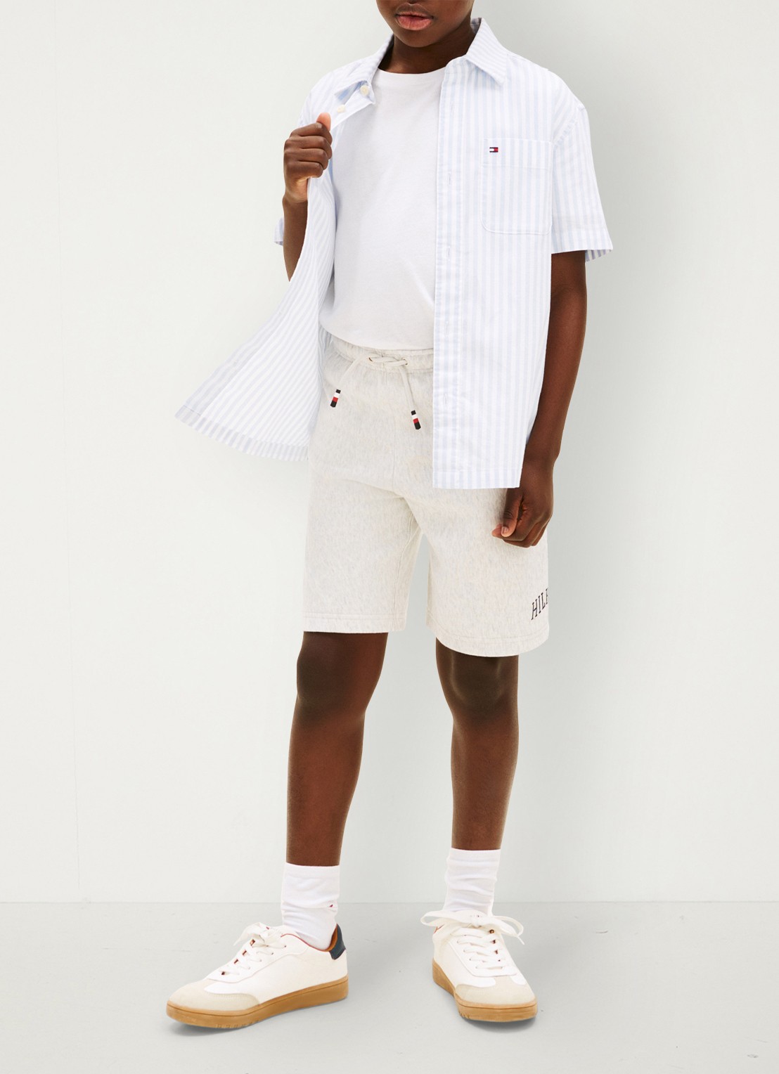 Tommy Hilfiger Straight fit korte joggingbroek met steekzakken - voorkant 5 lichtgrijs