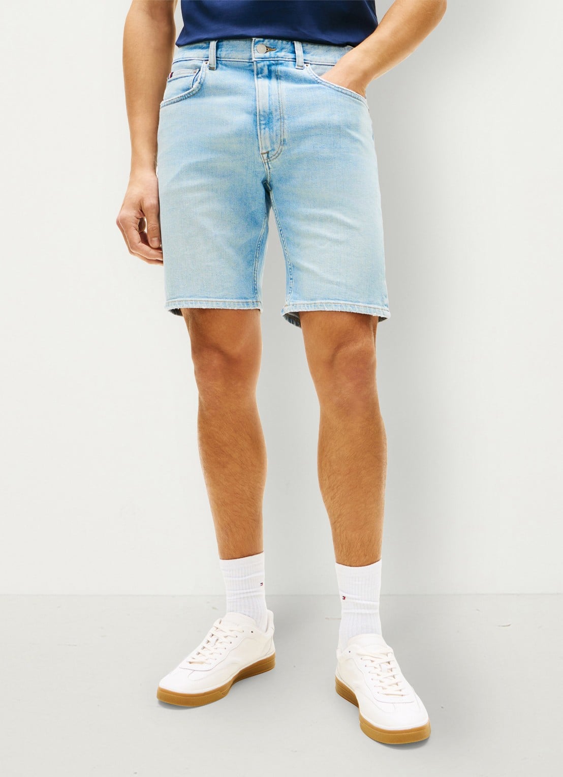Tommy Hilfiger Straight leg korte broek van denim - detail 3 lichtblauw