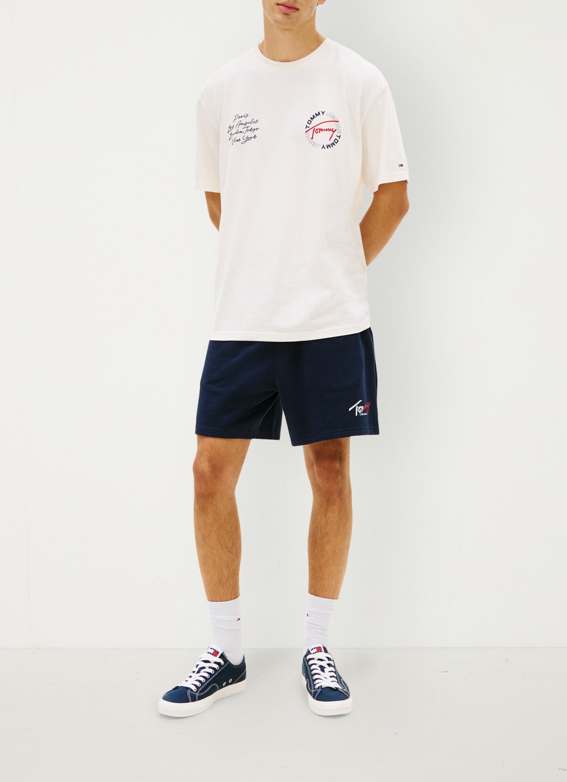 Tommy Hilfiger T-shirt met logo- en backprint - voorkant 3 beige