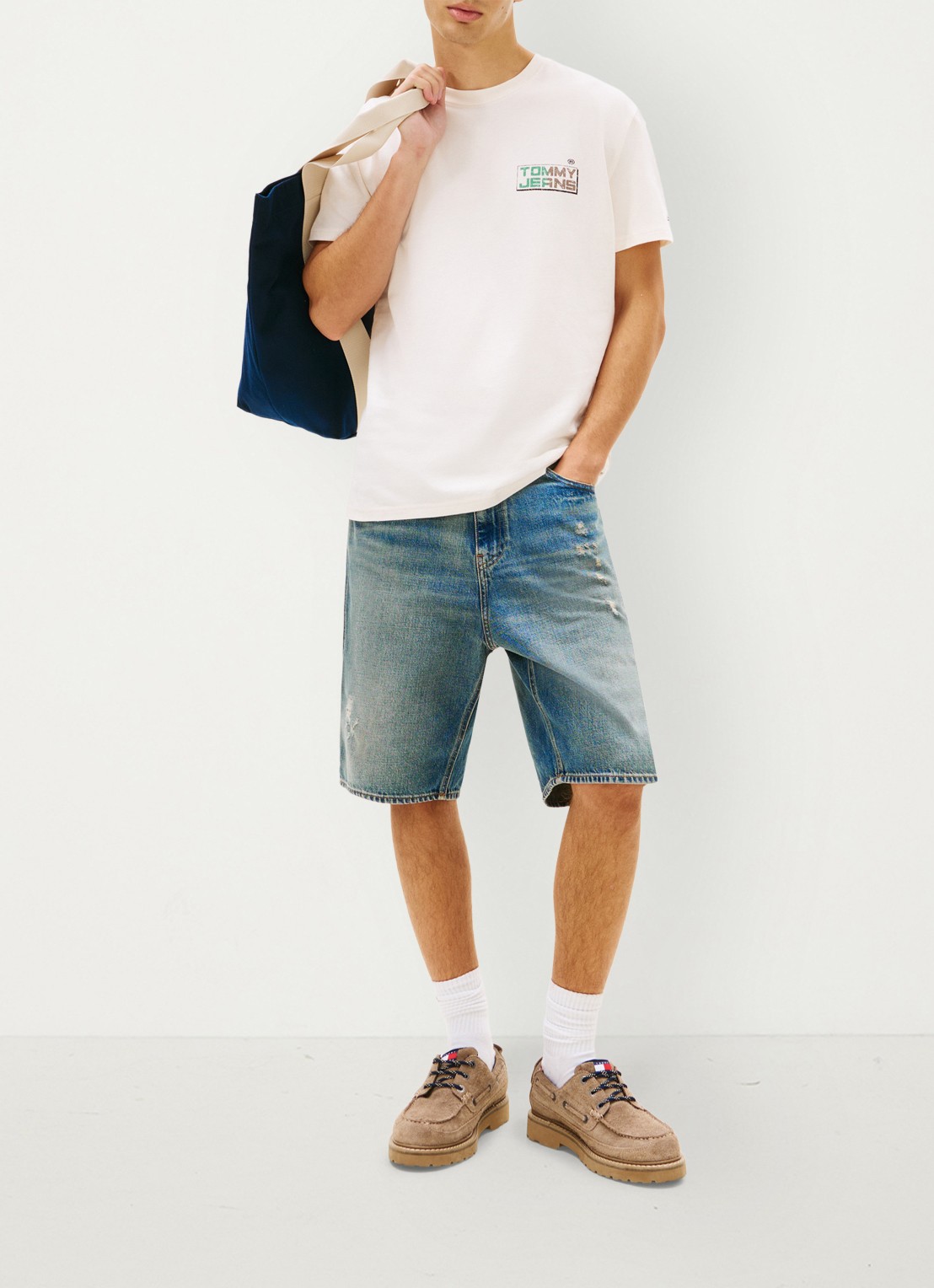 Tommy Hilfiger T-shirt met logo- en backprint - voorkant 5 beige