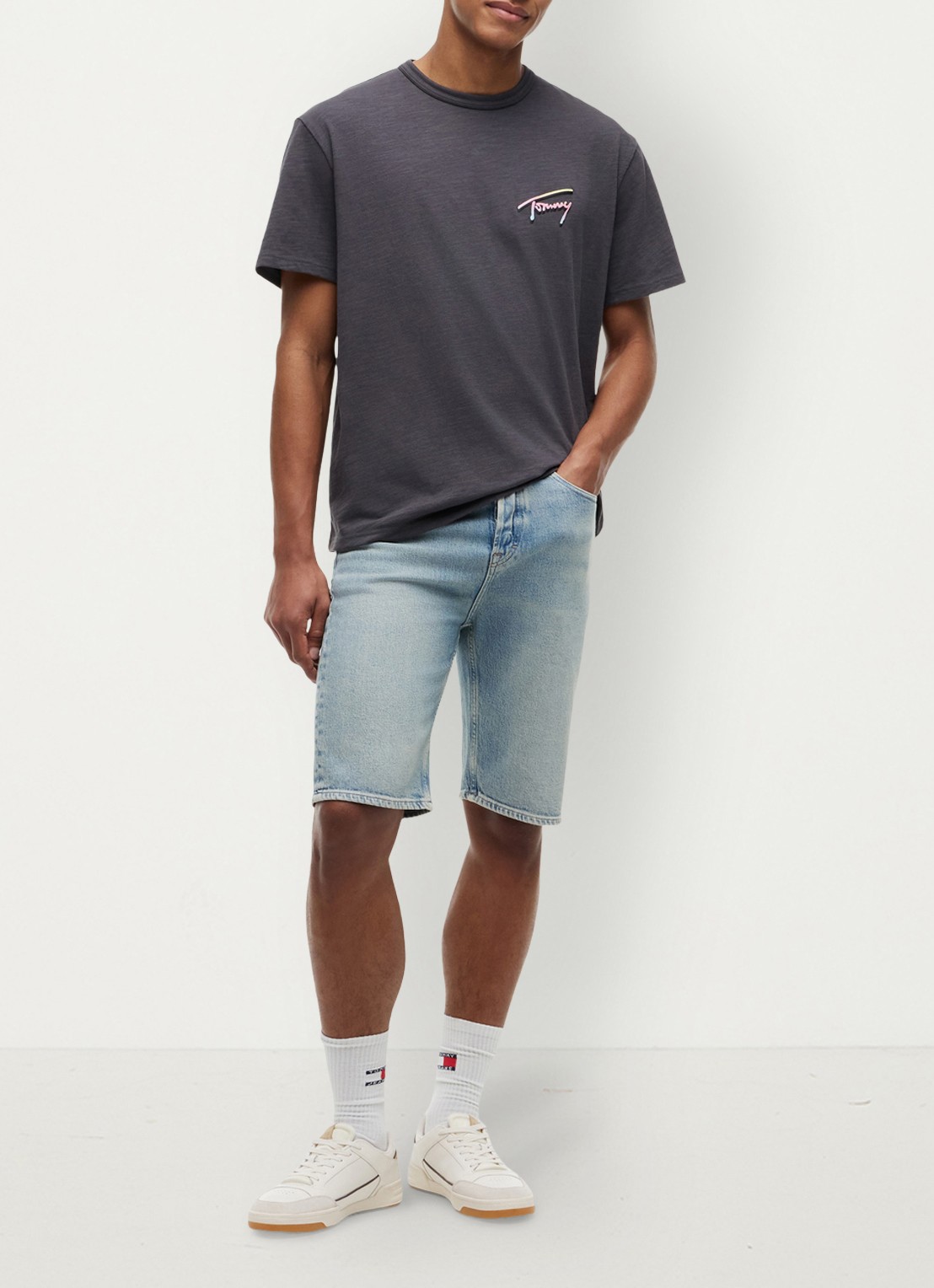 Tommy Hilfiger T-shirt met logo- en backprint - voorkant 5 zwart