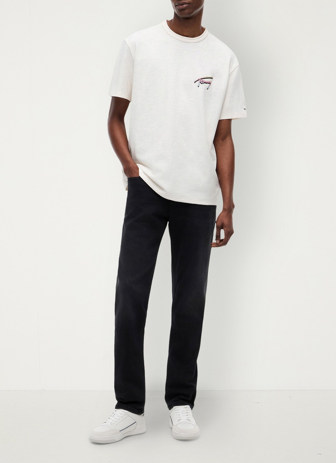 Tommy Hilfiger T-shirt met logo- en backprint - voorkant 6 wit