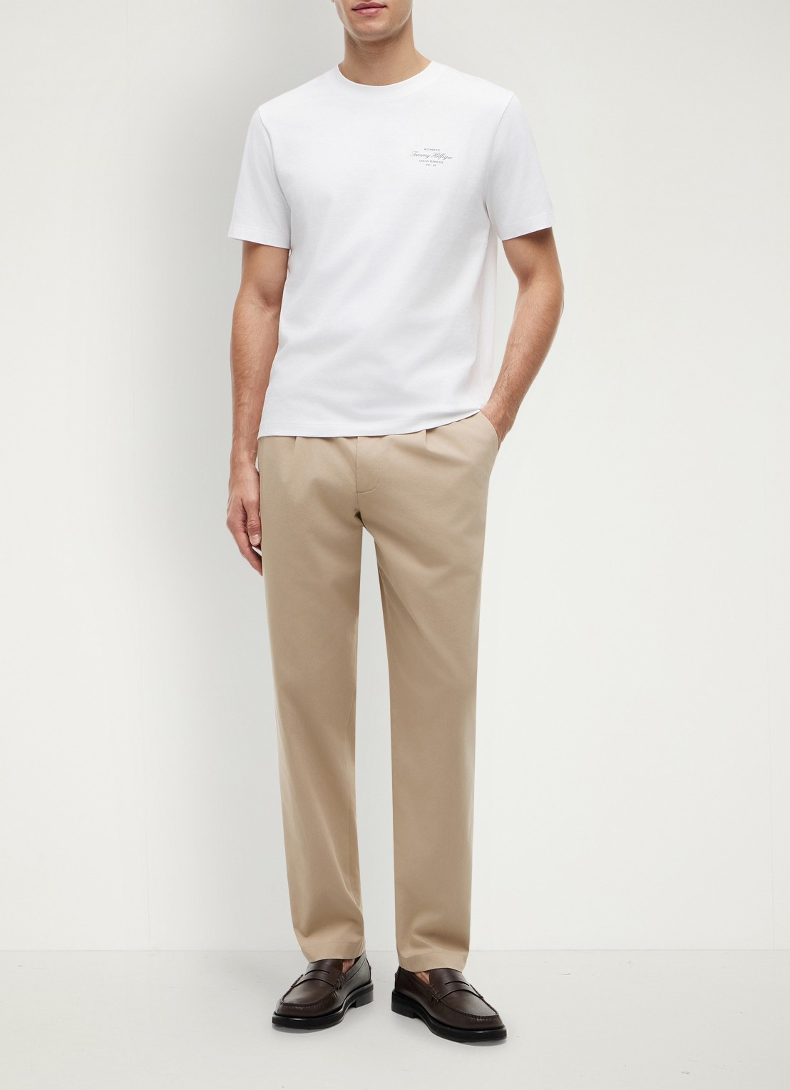 Tommy Hilfiger T-shirt met logo- en backprint - voorkant 2 wit