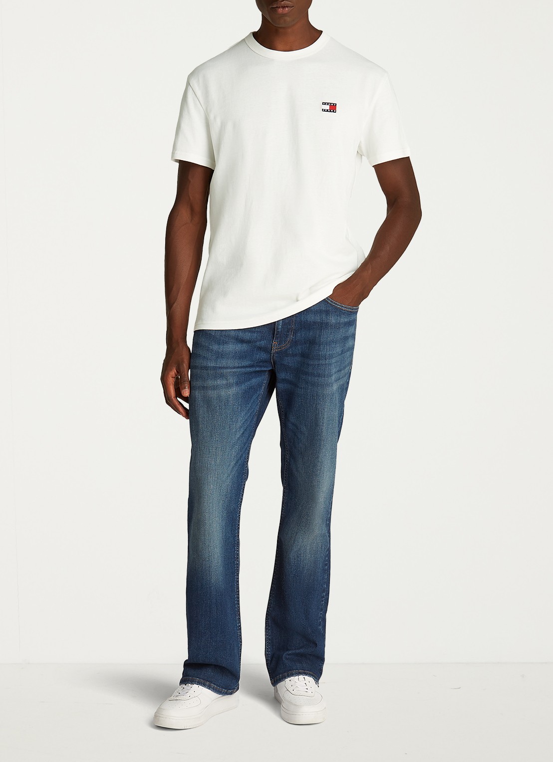 Tommy Hilfiger T-shirt met logo - voorkant 3 gebroken wit