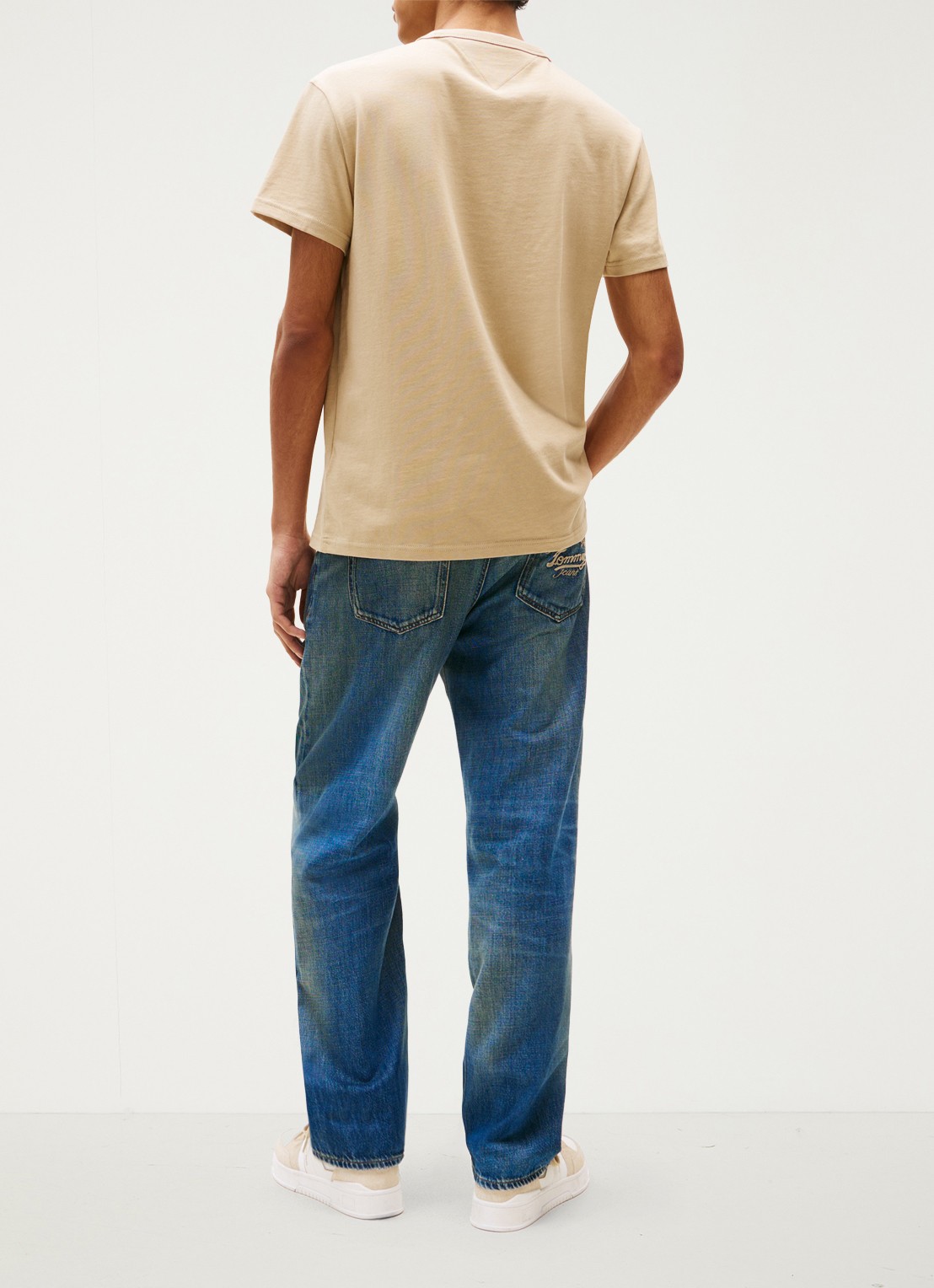 Tommy Hilfiger T-shirt met logo - achterkant 3 zand