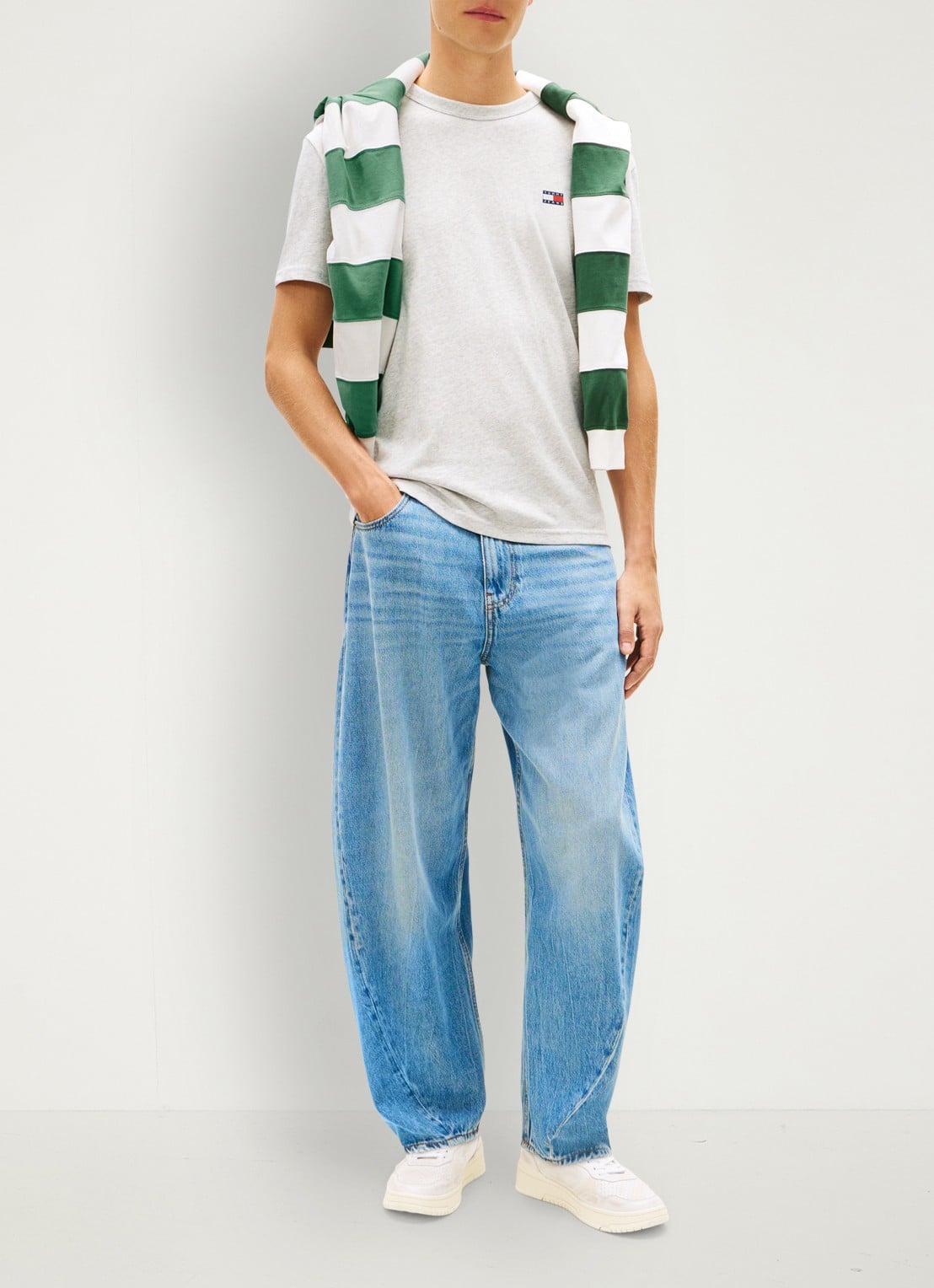 Tommy Hilfiger T-shirt met logo - voorkant 2 grijs