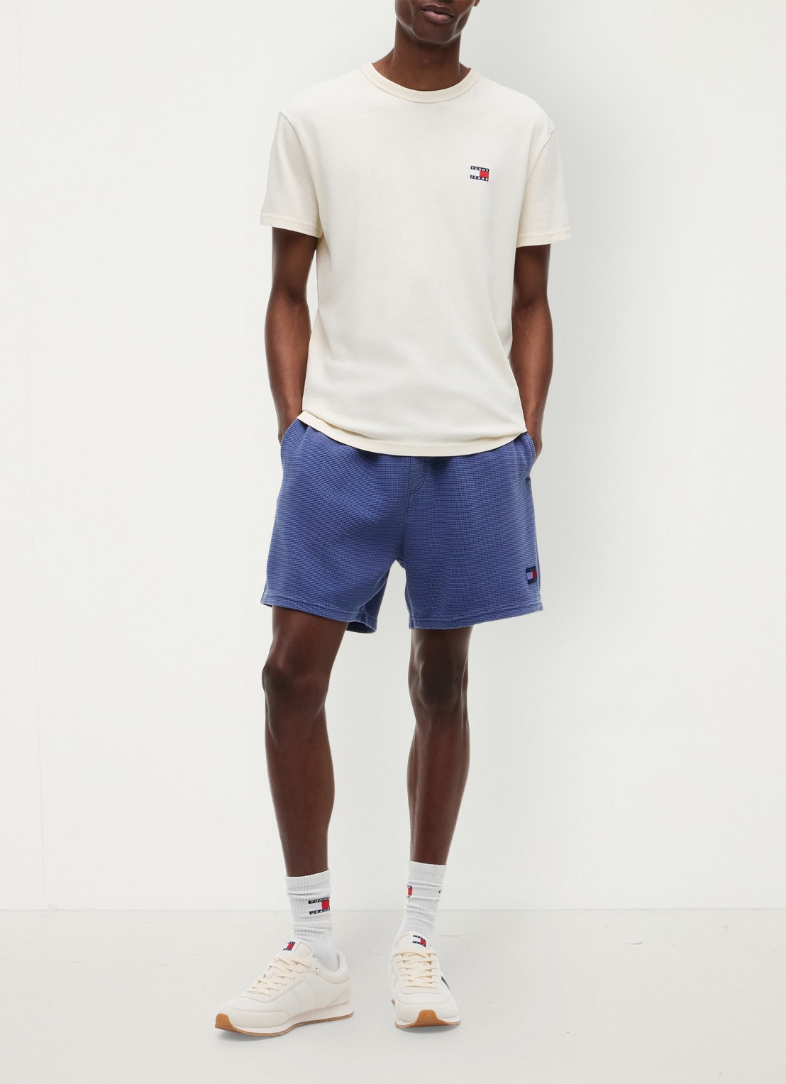 Tommy Hilfiger T-shirt met logo - voorkant 3 calico-aef / beige