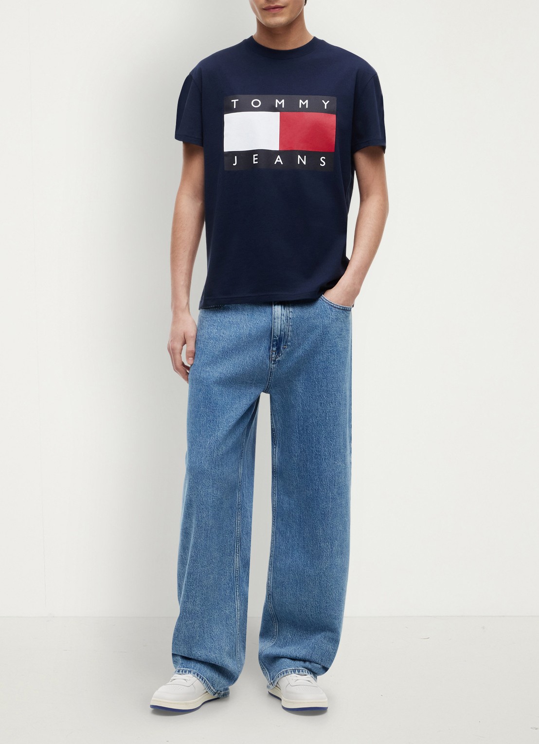 Tommy Hilfiger T-shirt met logo - voorkant 2 dark night navy-c1g