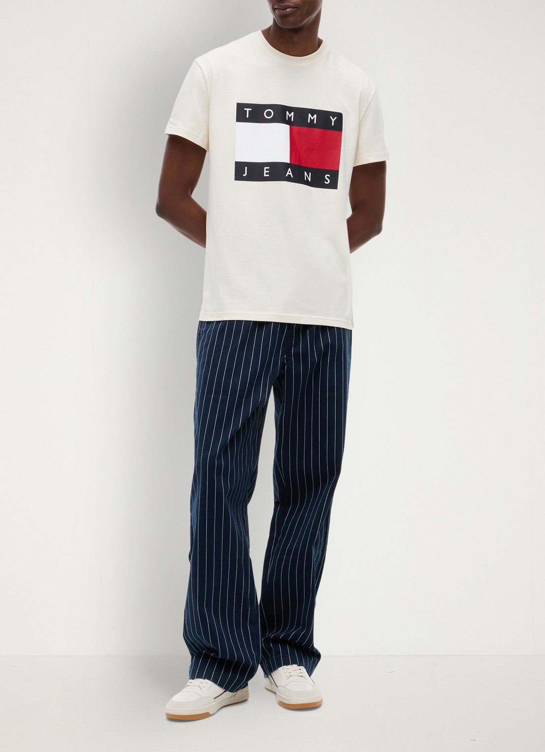 Tommy Hilfiger T-shirt met logo - voorkant 2 wit