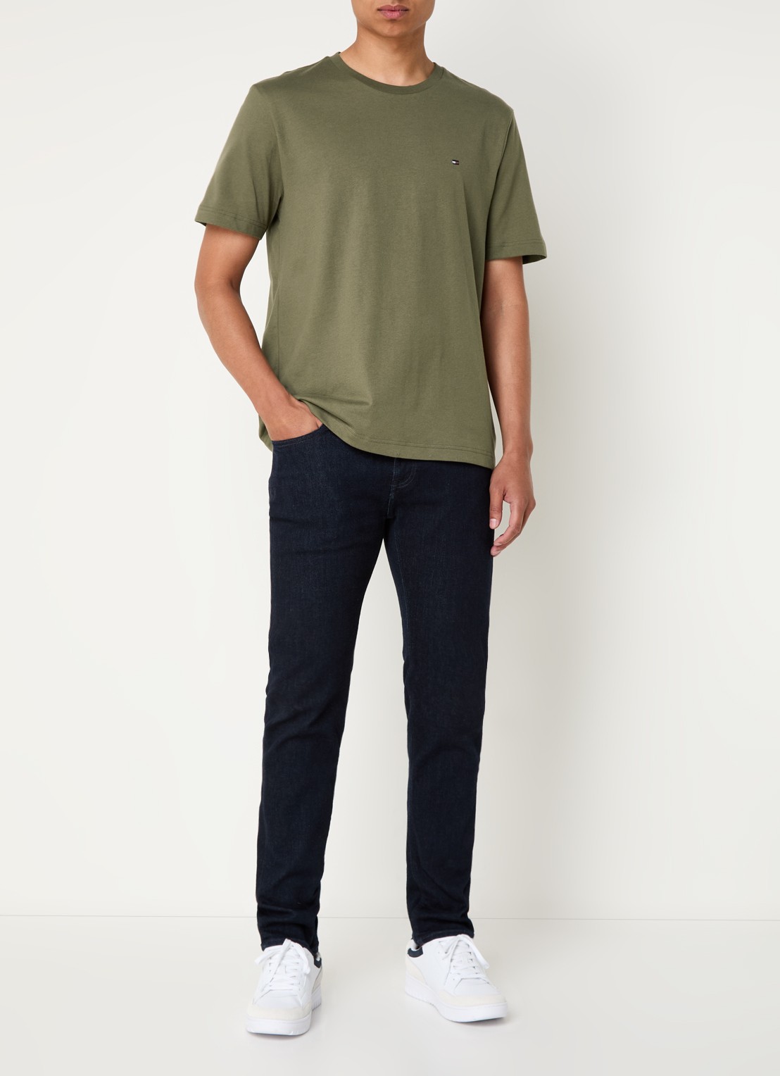 Tommy Hilfiger T-shirt met logo - voorkant 3 bronsgroen