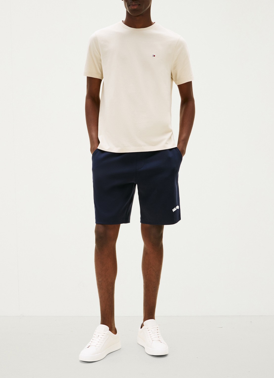 Tommy Hilfiger T-shirt met logo - voorkant 3 beige