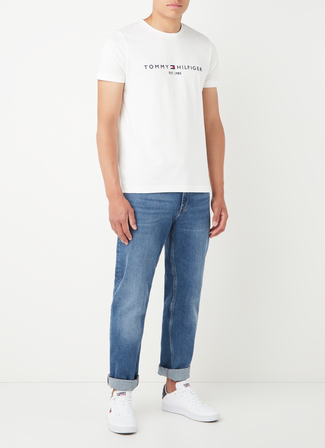 Tommy Hilfiger T-shirt met logoborduring en ronde hals - voorkant 3 wit