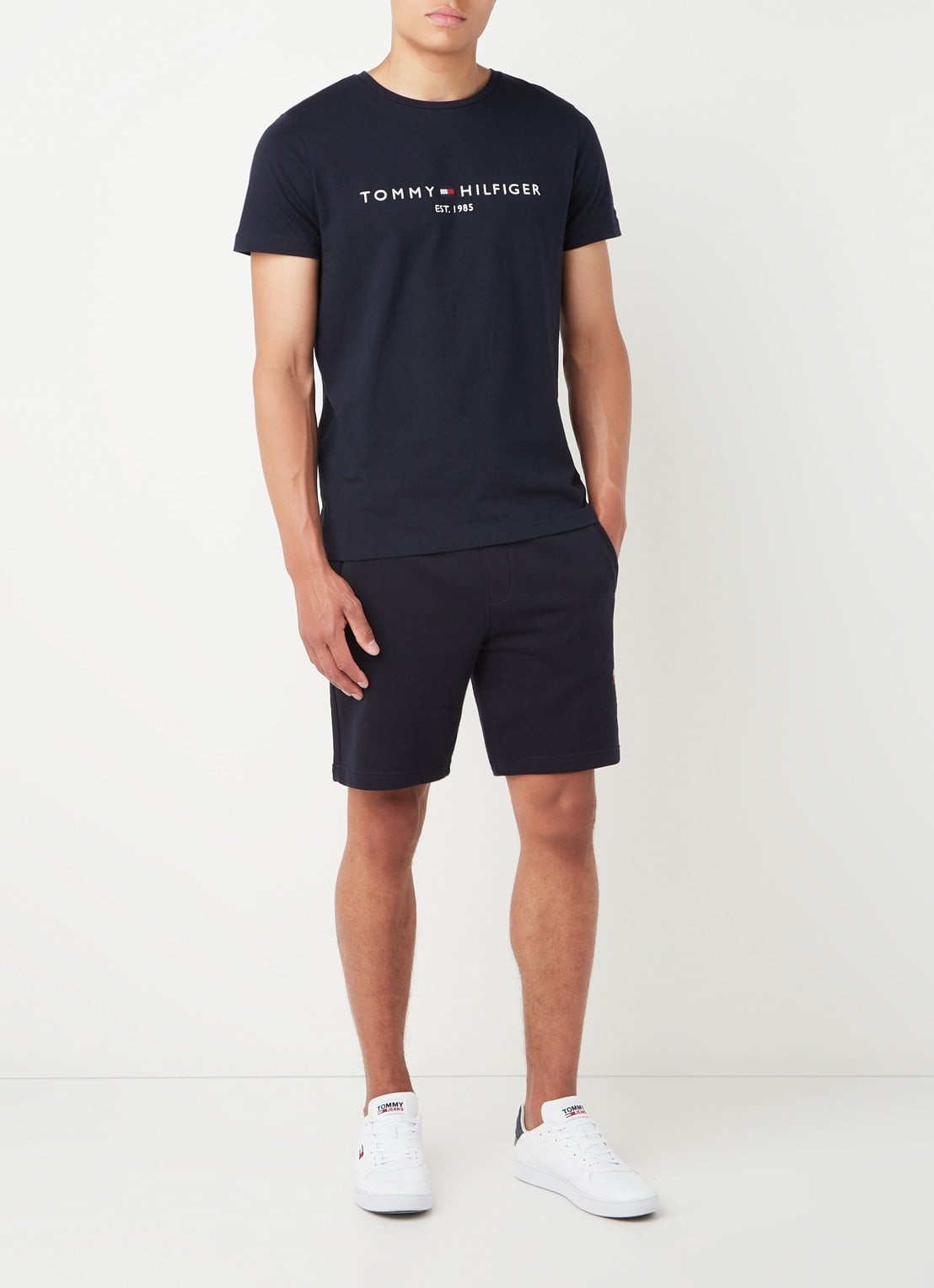 Tommy Hilfiger T-shirt met logoborduring en ronde hals - voorkant 2 donkerblauw
