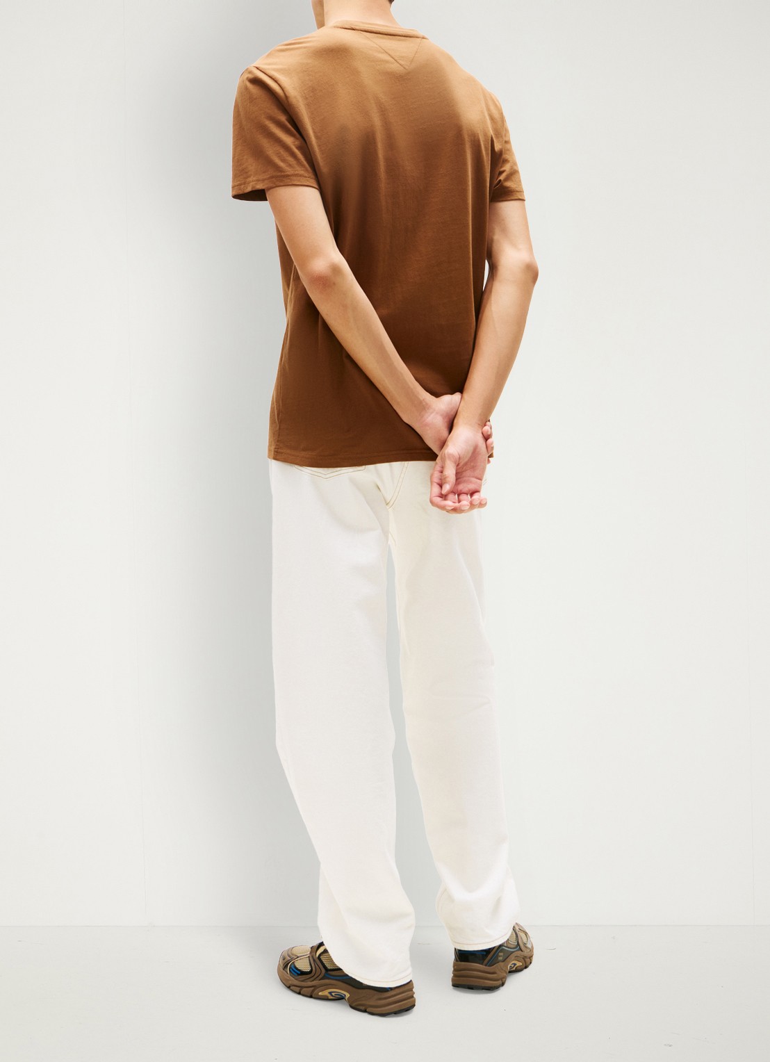 Tommy Hilfiger T-shirt met logoborduring - achterkant bruin
