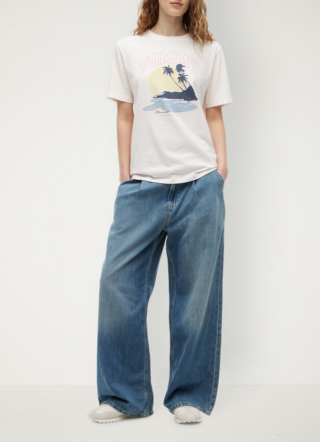 Tommy Hilfiger T-shirt met logoprint - voorkant 4 gebroken wit