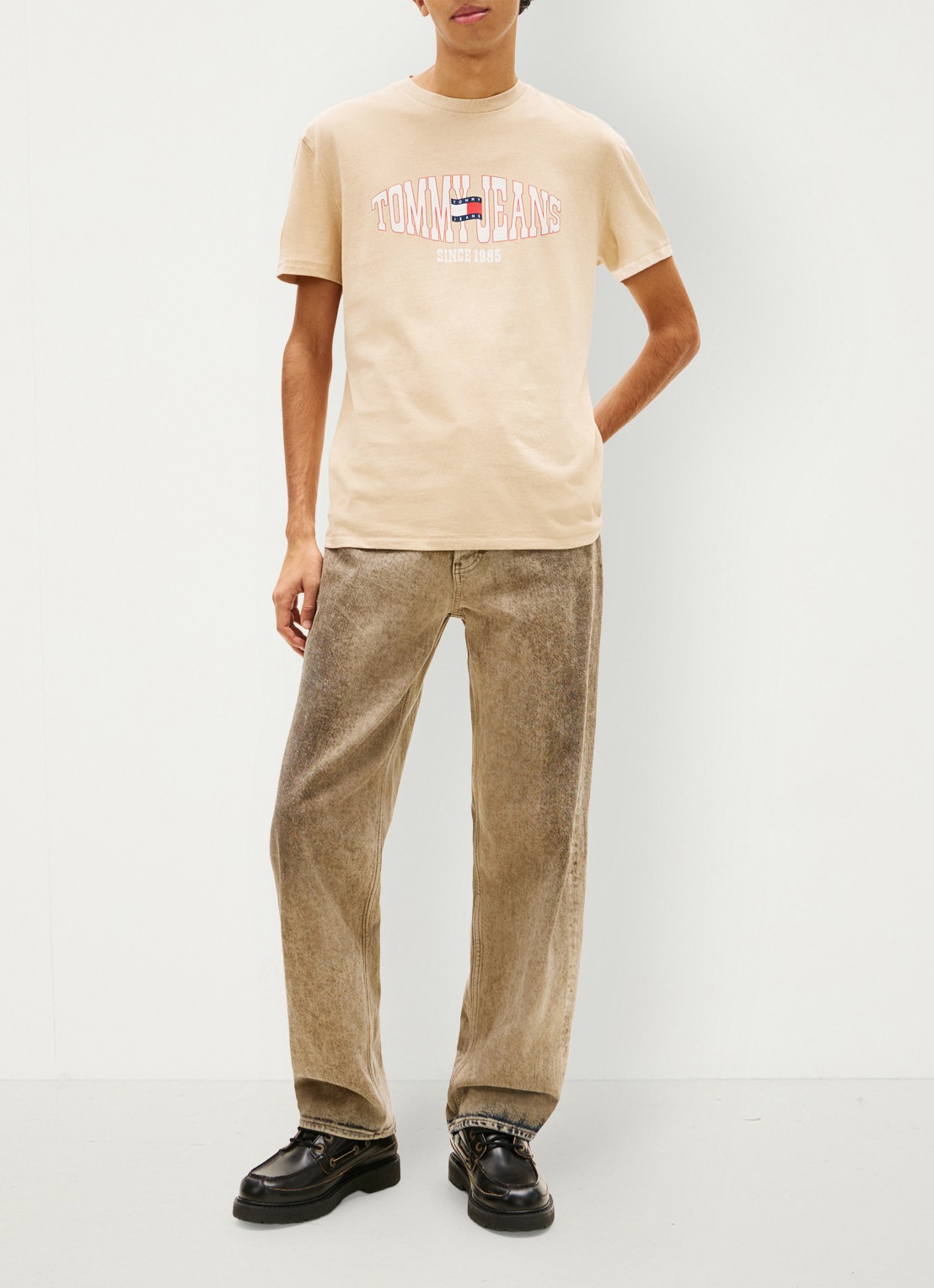 Tommy Hilfiger T-shirt met logoprint - voorkant 5 goud