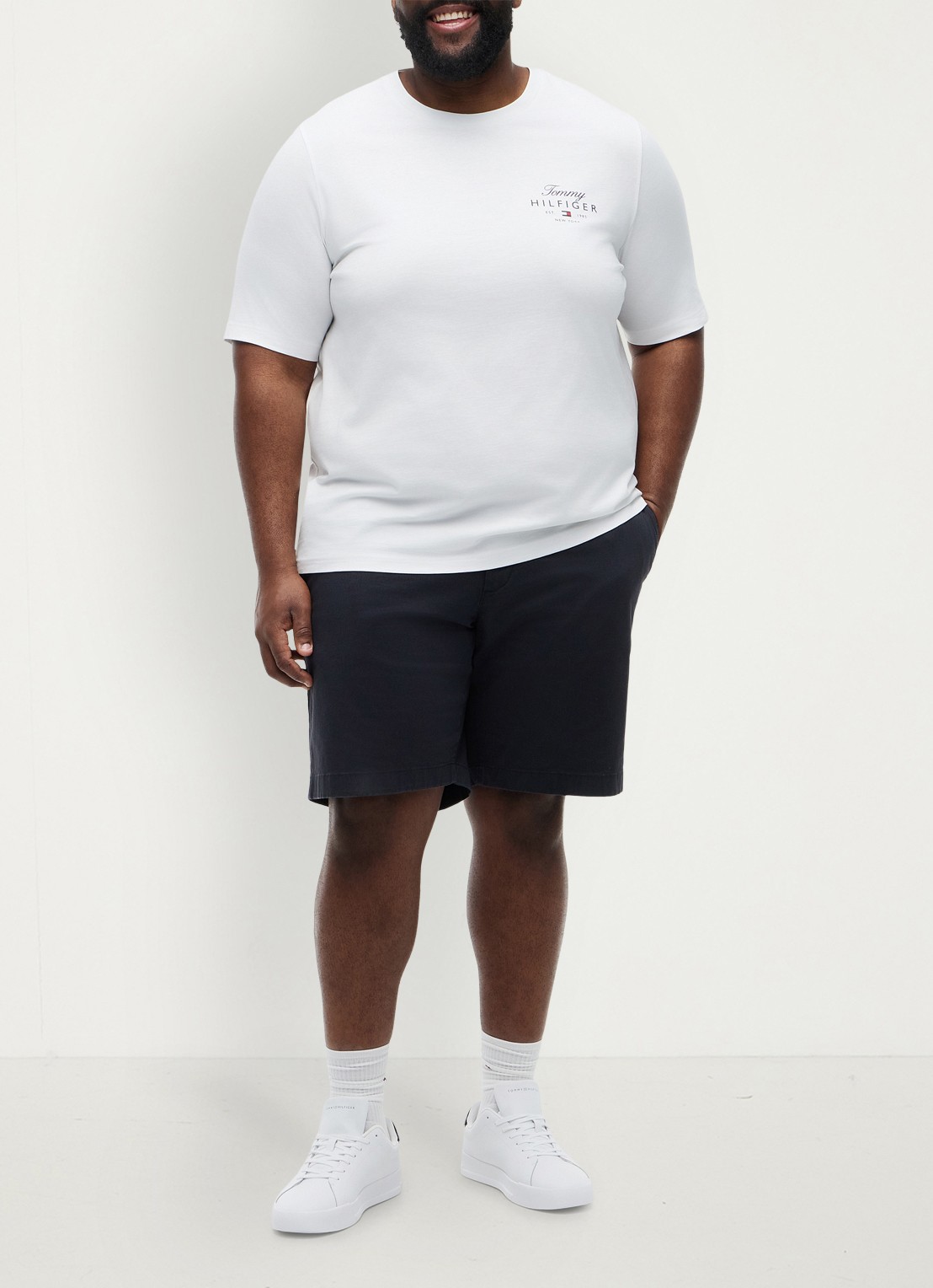 Tommy Hilfiger T-shirt met logoprint - voorkant 2 wit