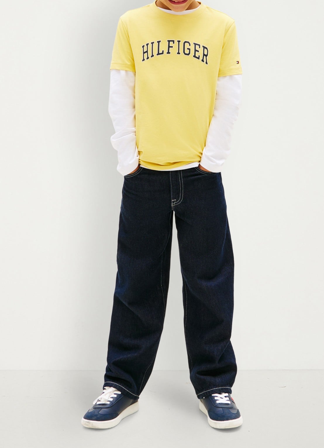 Tommy Hilfiger T-shirt met logoprint - voorkant 2 geel