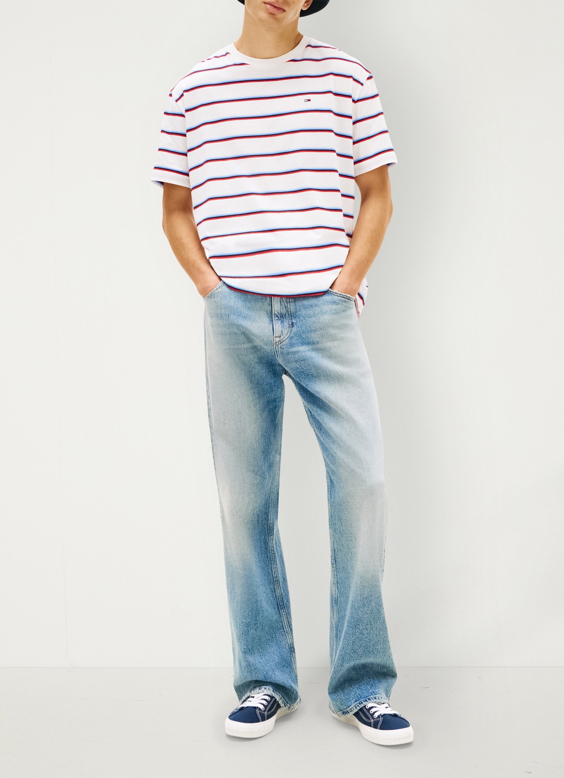 Tommy Hilfiger T-shirt met streepprint - voorkant 2 wit