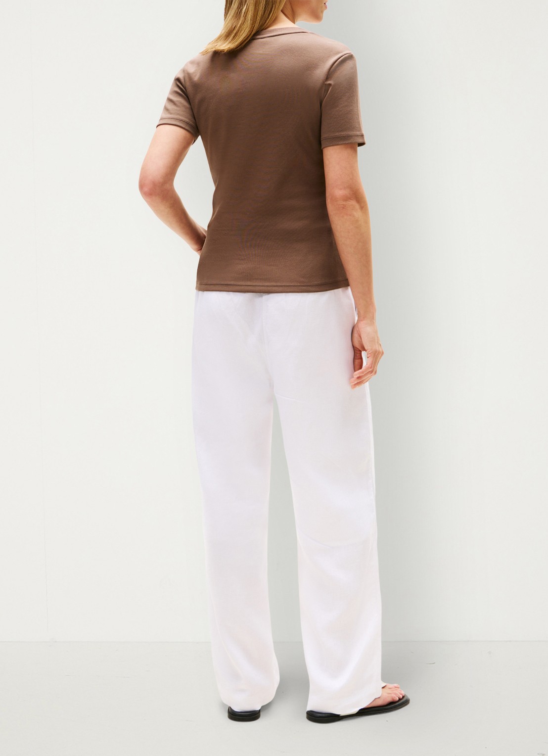 Tommy Hilfiger T-shirt met V-hals - achterkant 4 bruin