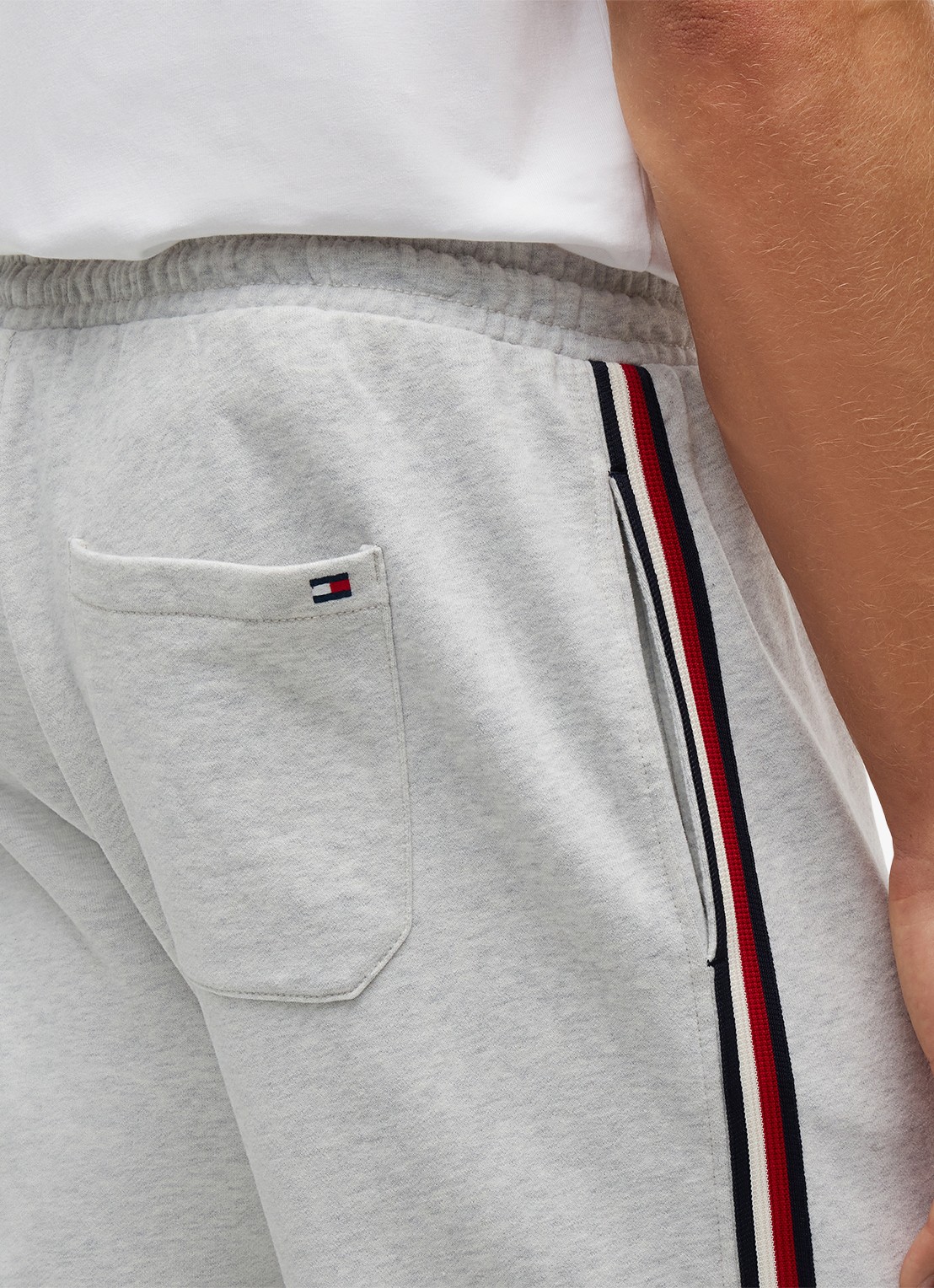 Tommy Hilfiger Tapered fit lounge joggingbroek met logoband - detail 3 lichtgrijs