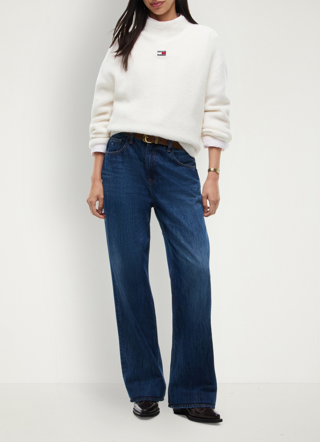 Tommy Hilfiger Tommy Badge ribgebreide trui in alpaca wolblend met logo  - voorkant 2 gebroken wit
