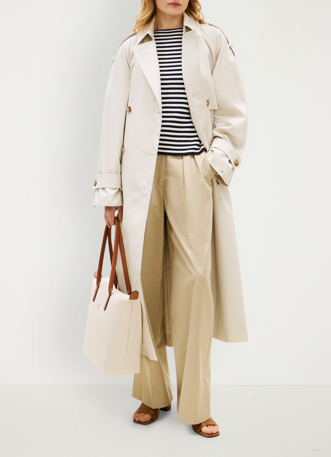 Tommy Hilfiger Tote shopper met logo - voorkant 2 soft cream-aeo / beige