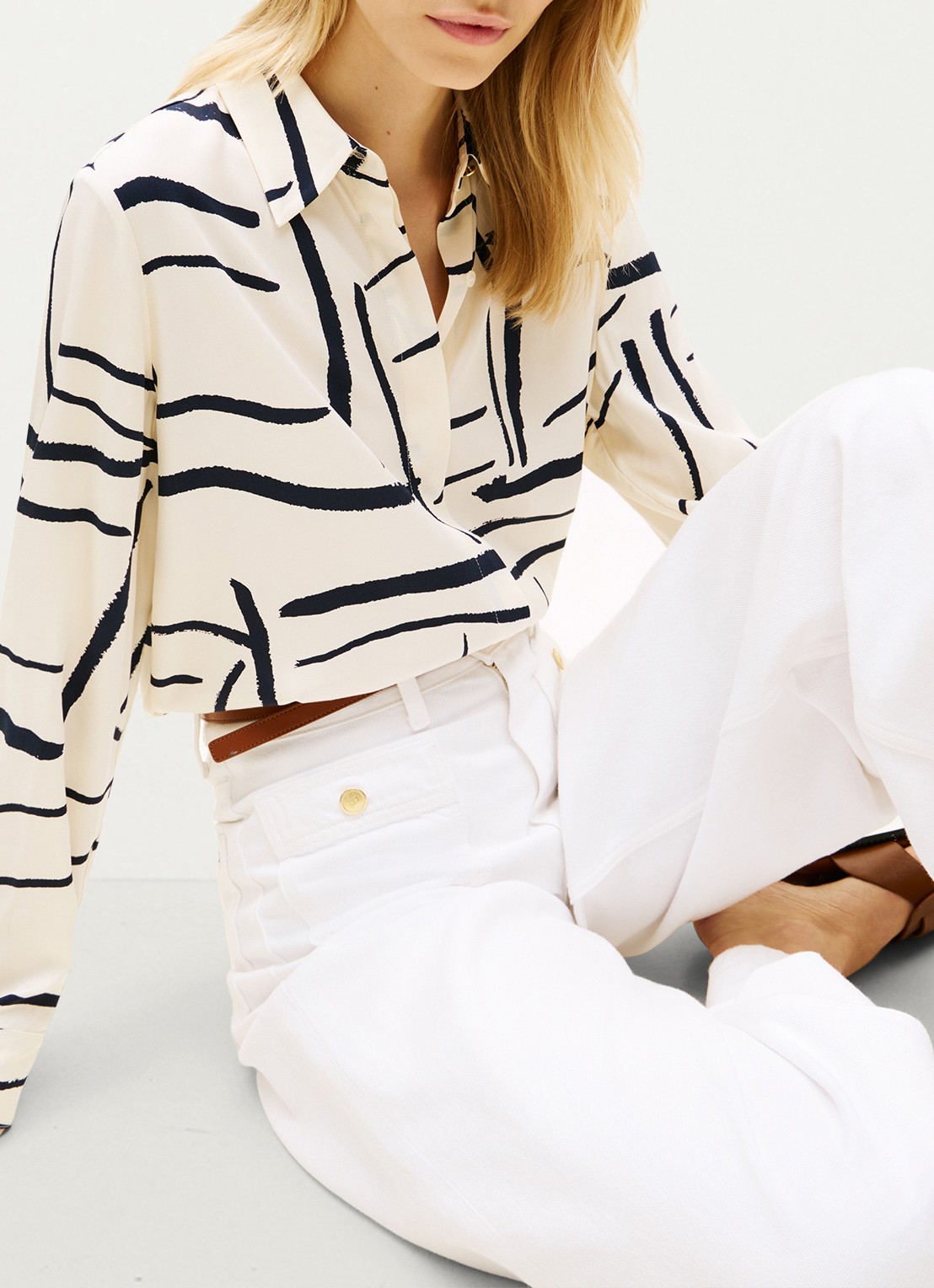 Tommy Hilfiger Vis blouse met grafische print - detail 2 beige