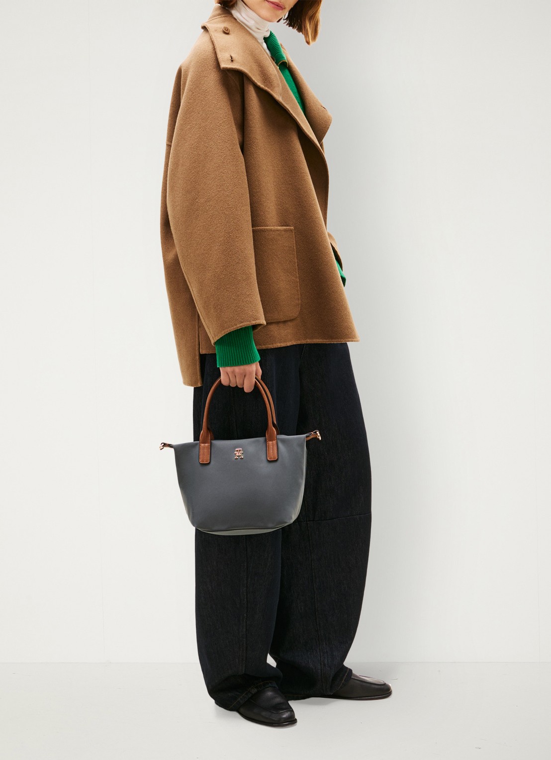 Tommy Hilfiger Webbing Crossbody Tote Bag - voorkant 2 grijs