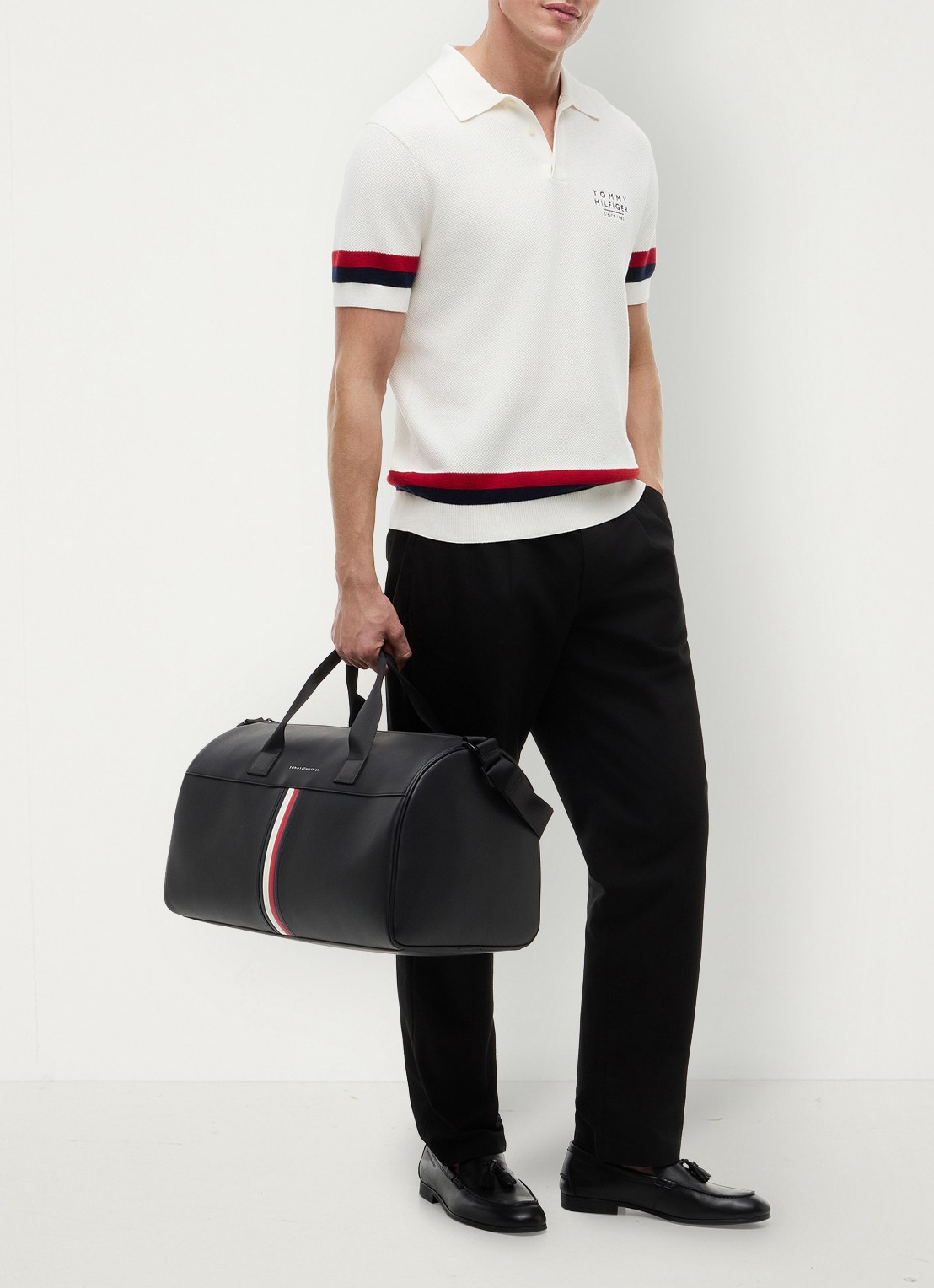 Tommy Hilfiger Weekendtas met logo - voorkant 2 diepzwart