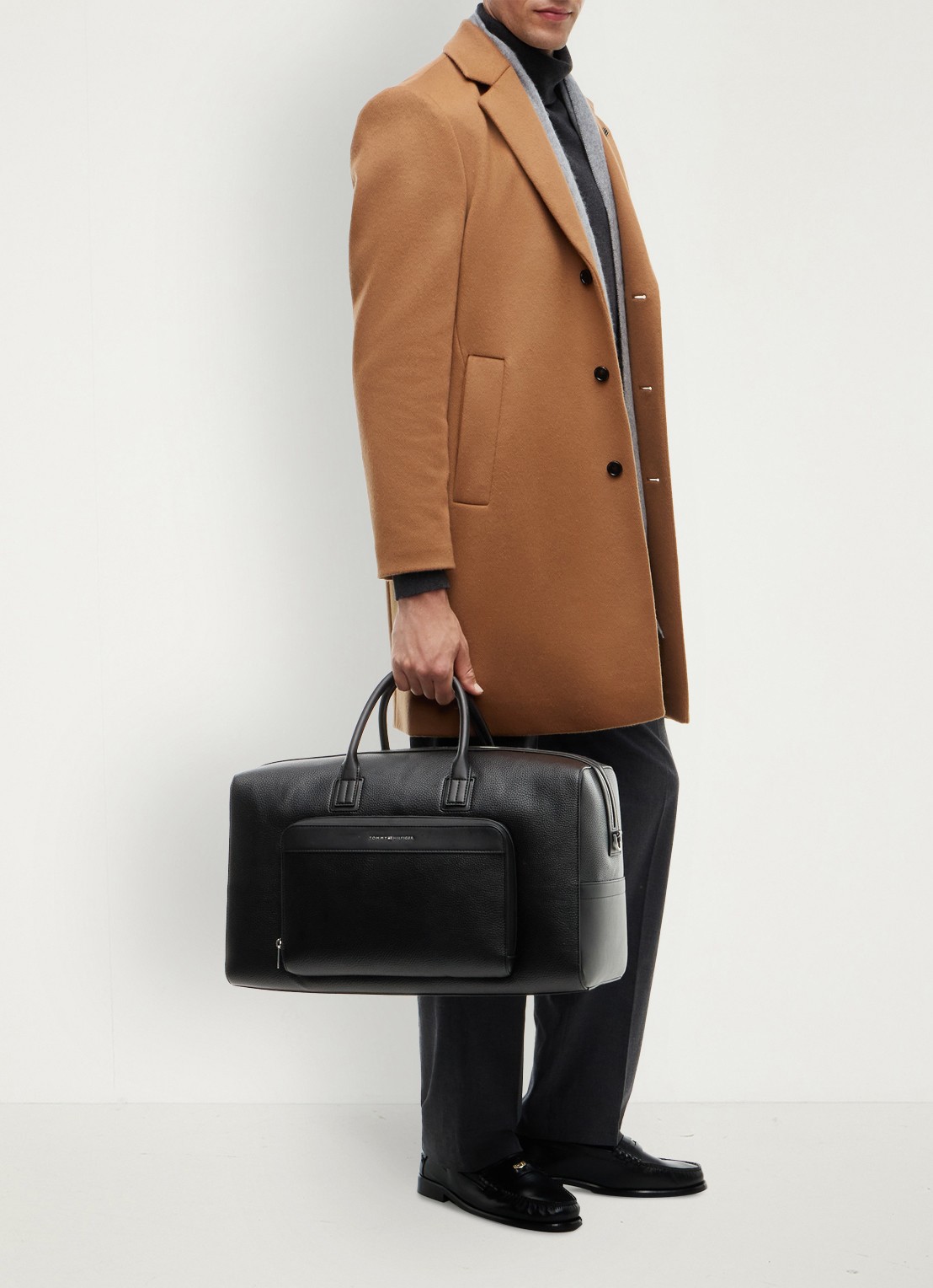 Tommy Hilfiger Weekendtas met logo - voorkant 5 diepzwart