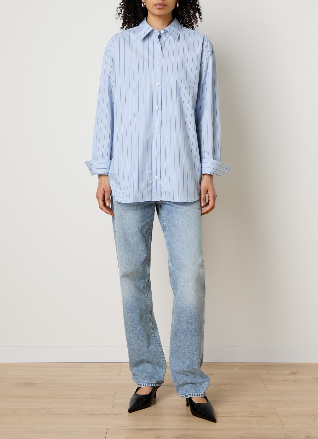 TOTEME Blouse met streepprint - voorkant 2 lichtblauw