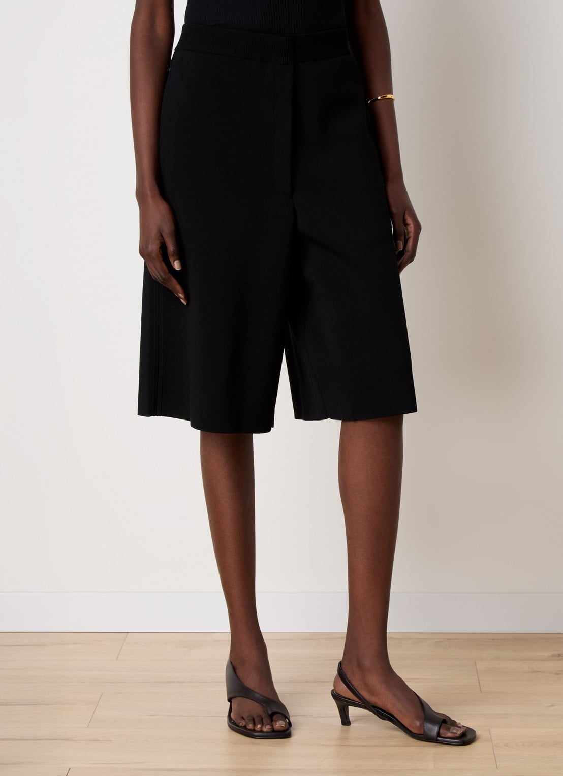 TOTEME Fijngebreide high waist regular fit korte broek met elastische band - detail 2 zwart