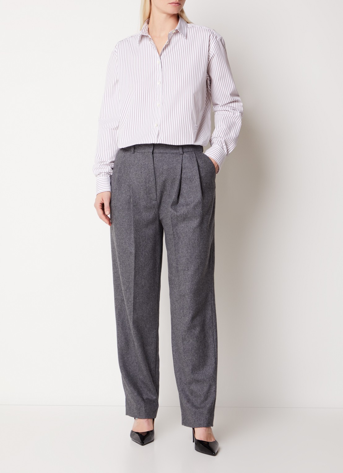 TOTEME High waist loose fit pantalon in wolblend met plooidetail - voorkant 2 donkergrijs