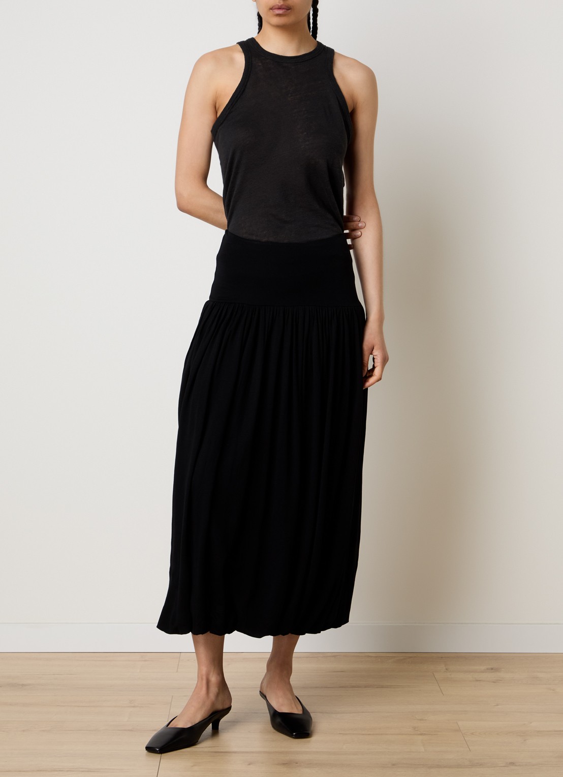 TOTEME High waist midi rok met plooien - voorkant 3 zwart
