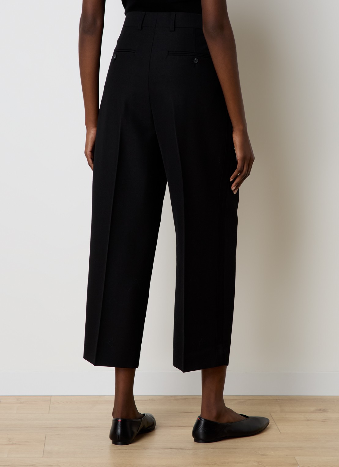 TOTEME High waist straight fit cropped pantalon in scheerwolblend met steekzakken - achterkant 5 zwart